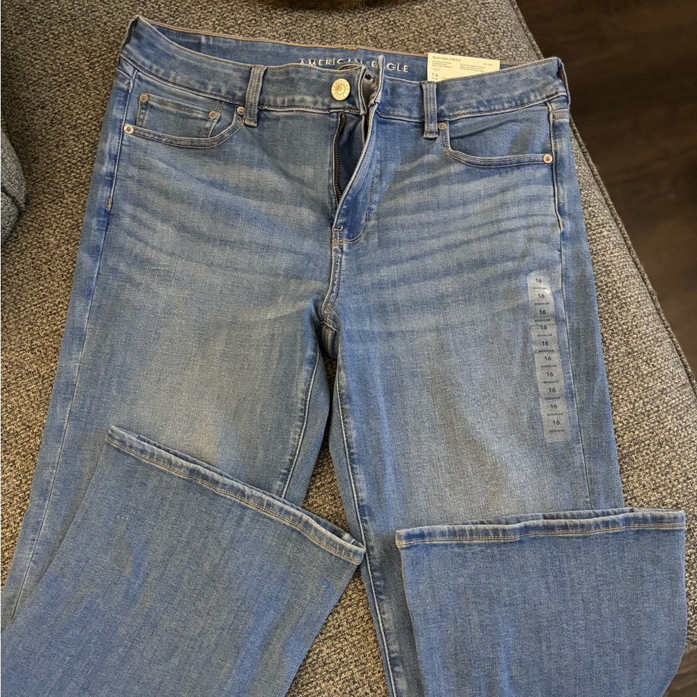 American Eagle Women’s Favorite Boyfriend Low Rise Jeans NWT.